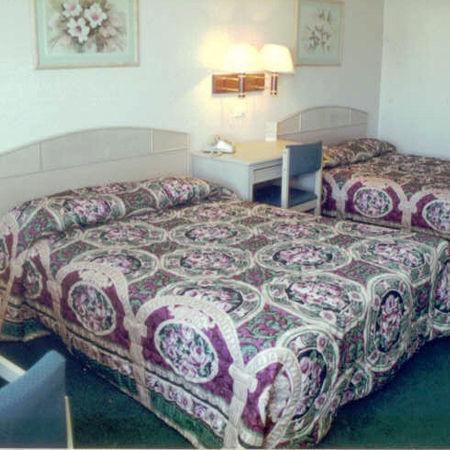 Spencer Inn & Suites חדר תמונה